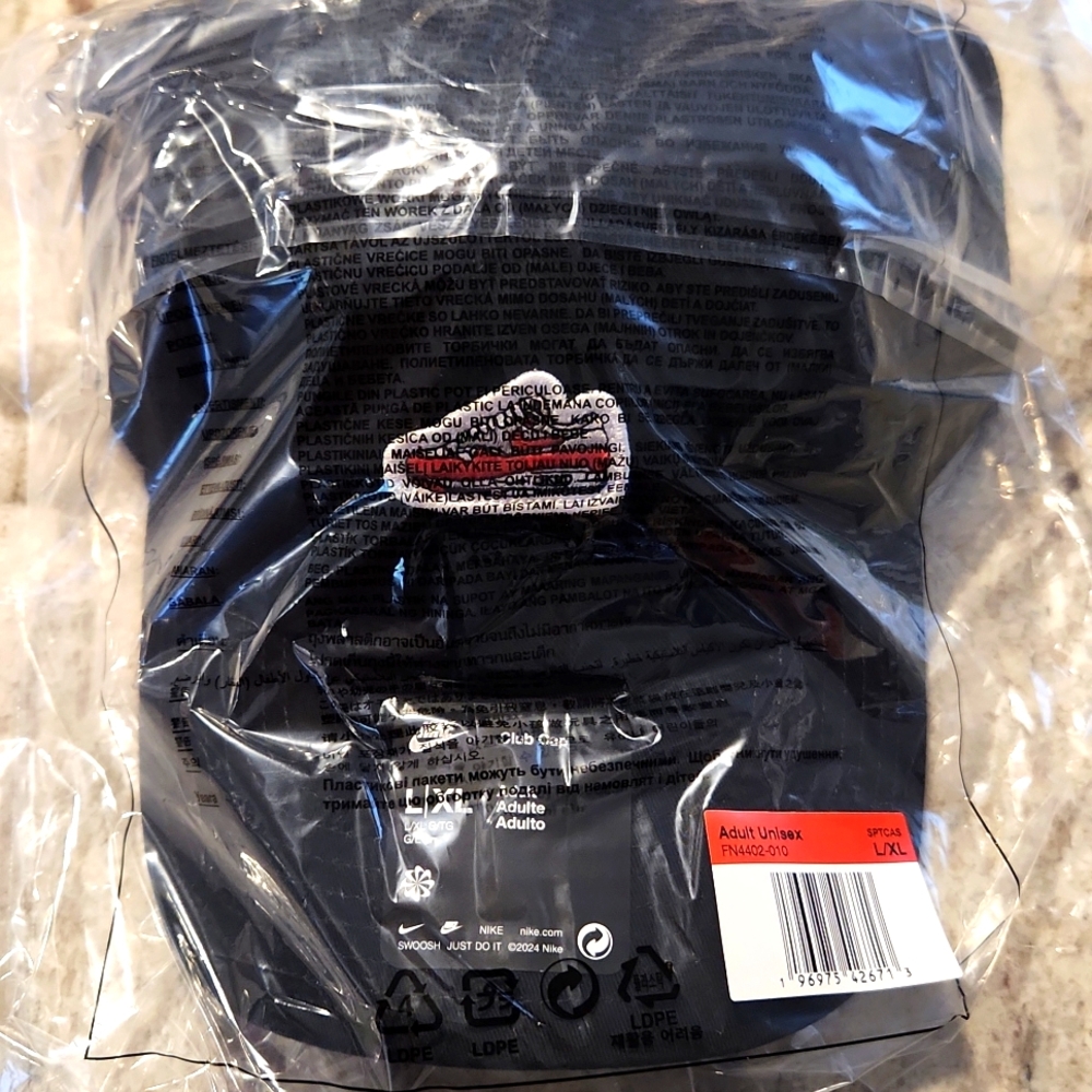 Nike black Air Max 1 Black Club Cap Adult L / XL  NEW WITH TAG